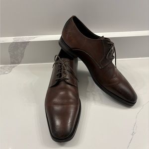 To Boot New York Size 9.5 brown dress shoe